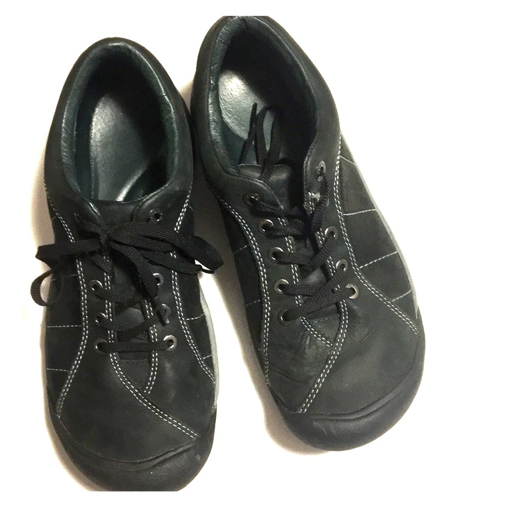 Ladies Keen hiking shoes